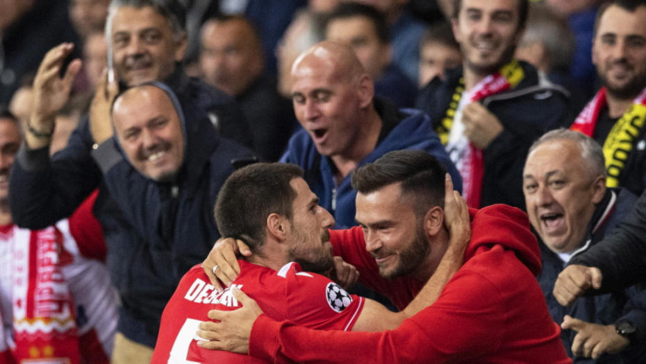 Miloš Degenek slavi gol sa bratom Đorđem