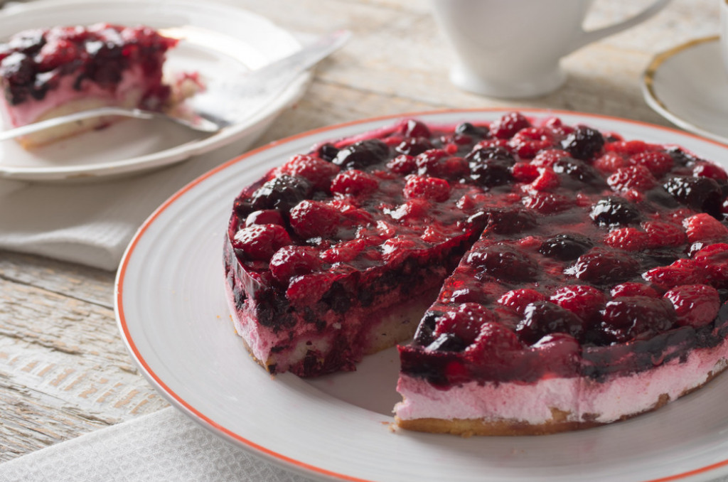 čizkejk, torta, slatko, &scaron;umskso voće