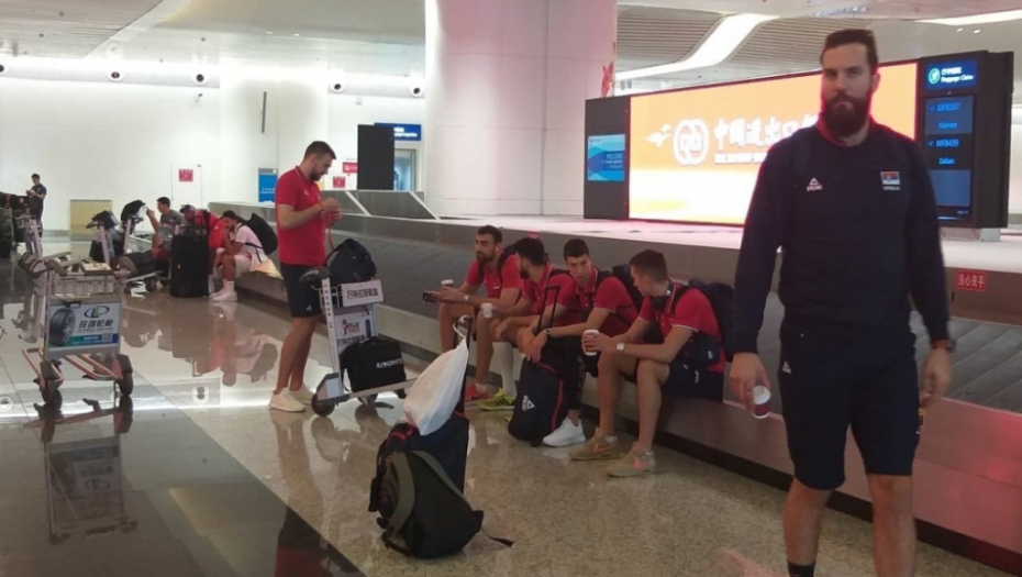 reprezentativci Srbije nakon sletanja u Vuhan