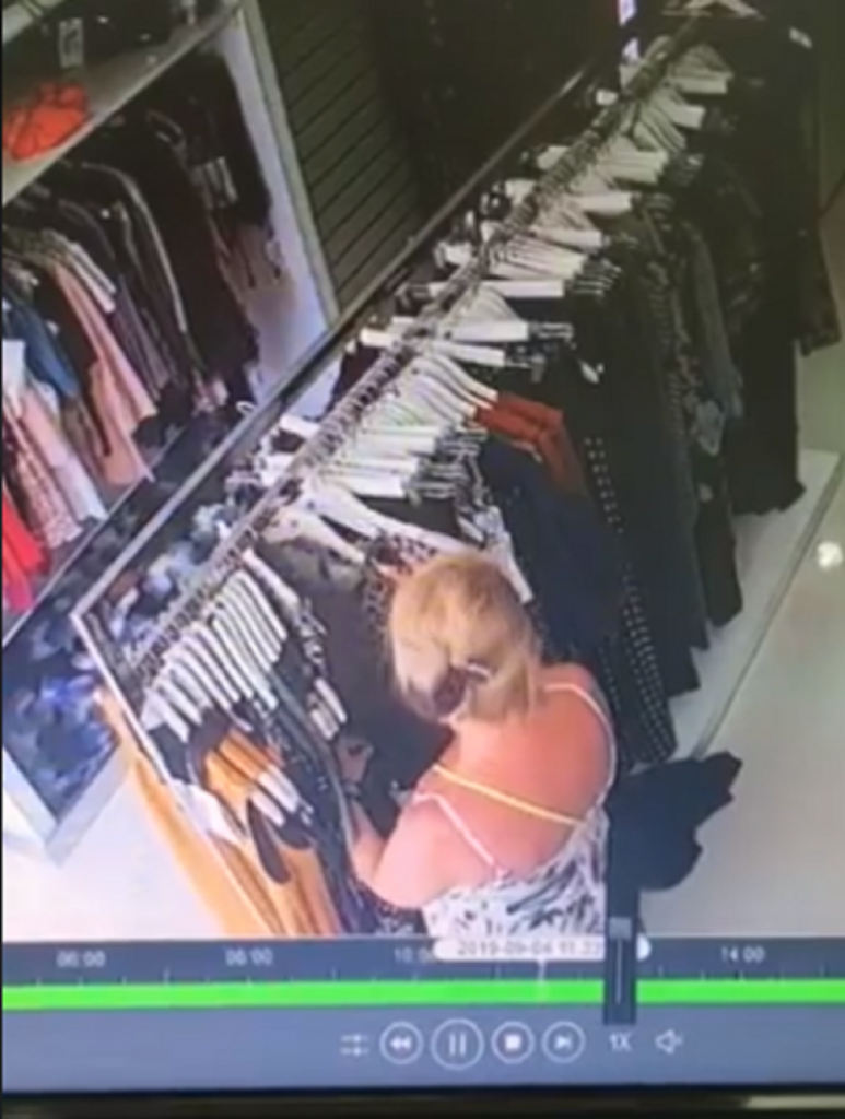 Krade u butiku