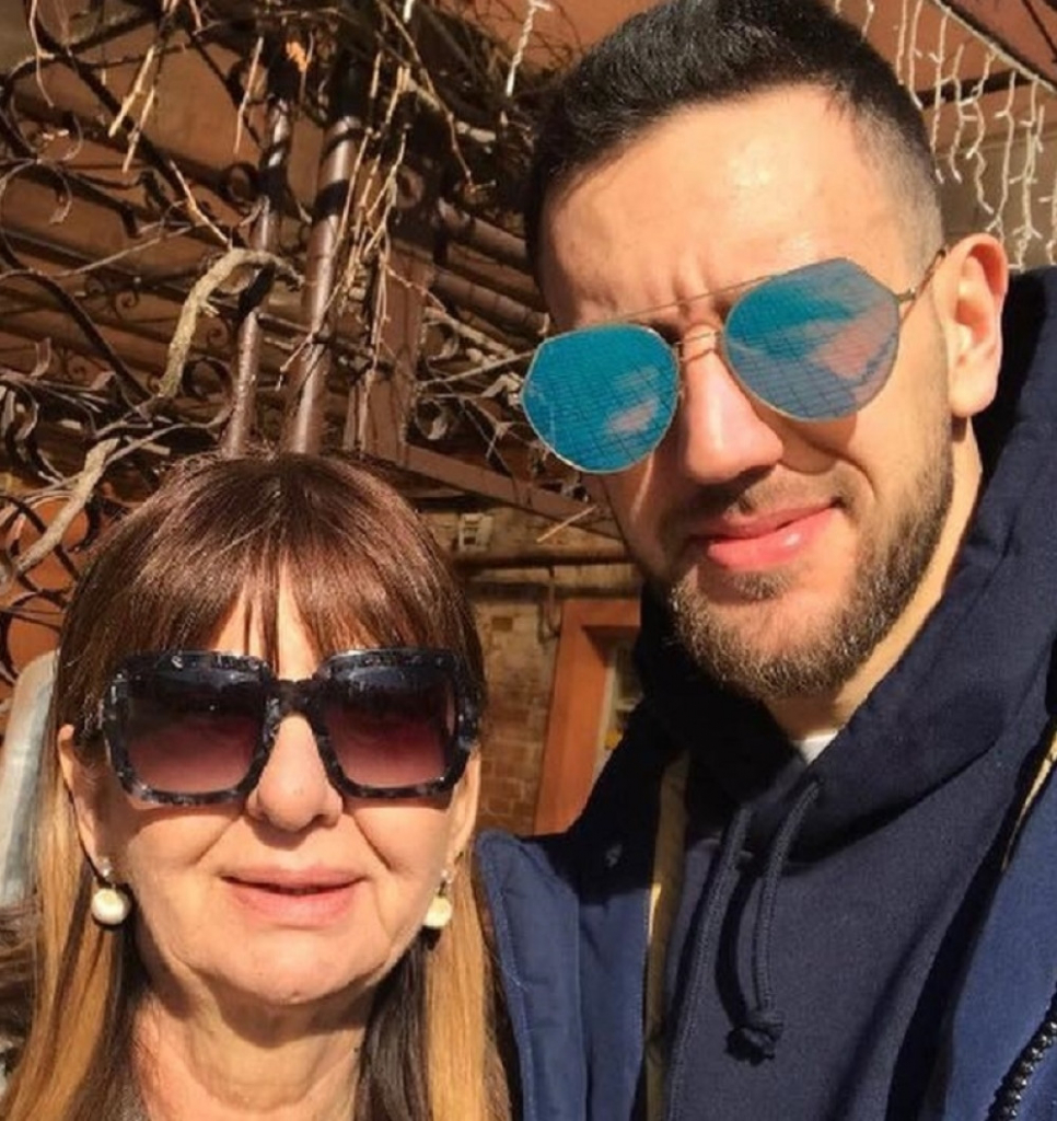 Vasilije Micić sa majkom