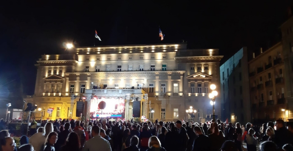 ispred skup&scaron;tine se uveliko čekaju odbojka&scaron;ice