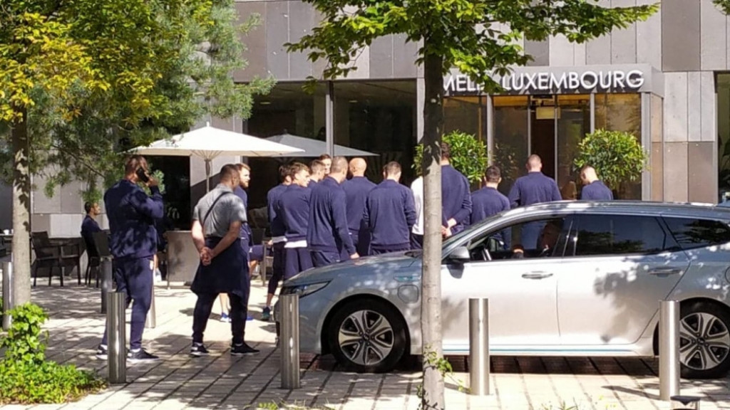 Fudbalska reprezentacija u šetnji u Luksemburgu
