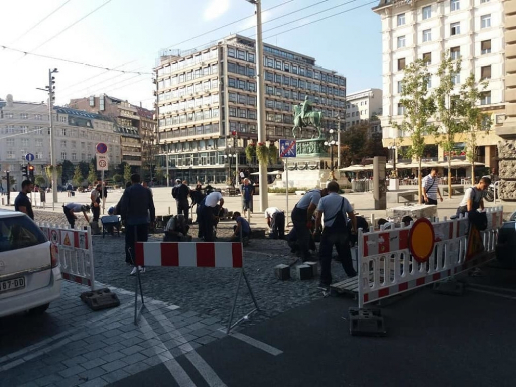 Goran Vesić, radovi, Trg republike