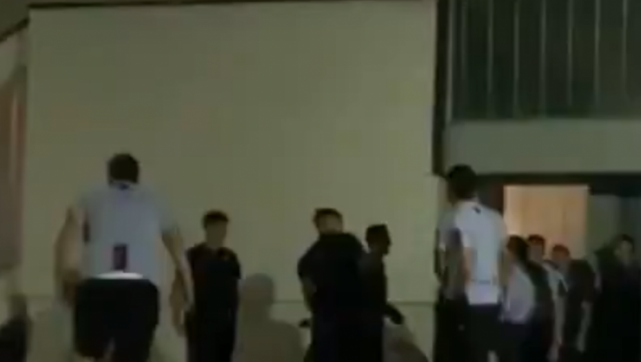 Igrači pevaju Siniši Mihajloviću