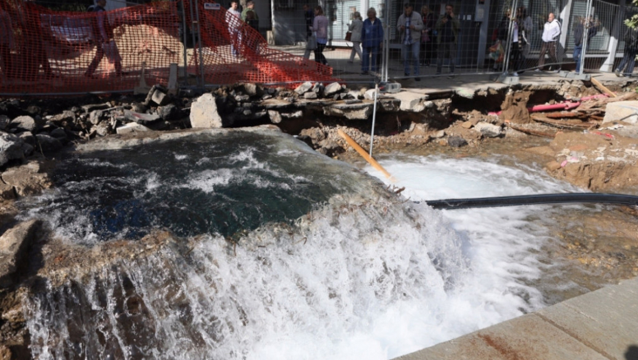 cev, vodovod, pucanje, Kraljica Marije