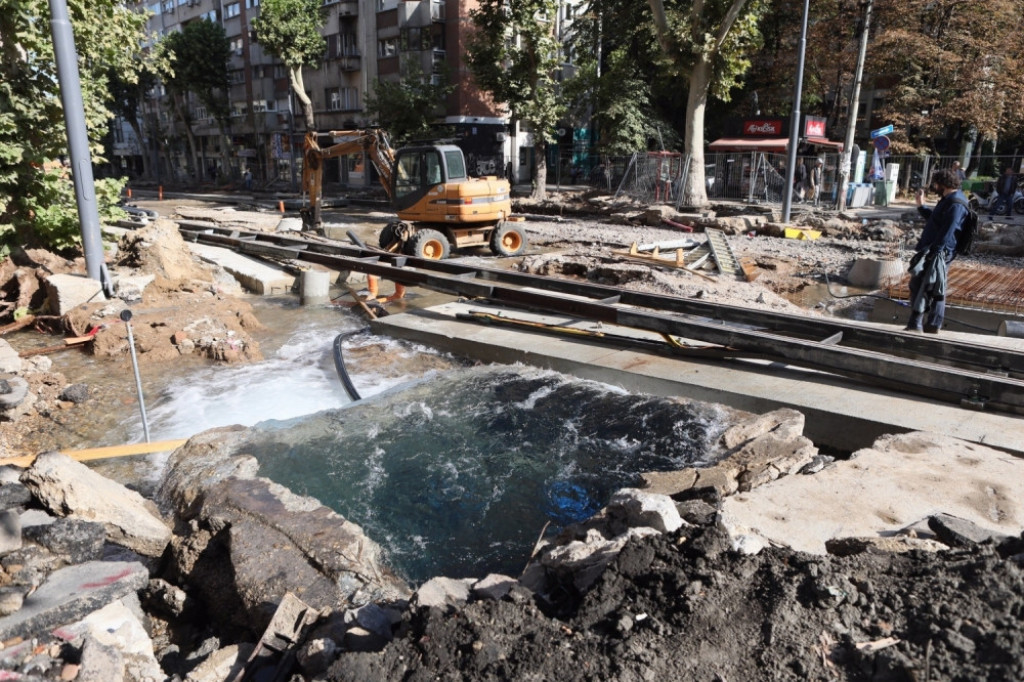 cev, vodovod, pucanje, Kraljica Marije