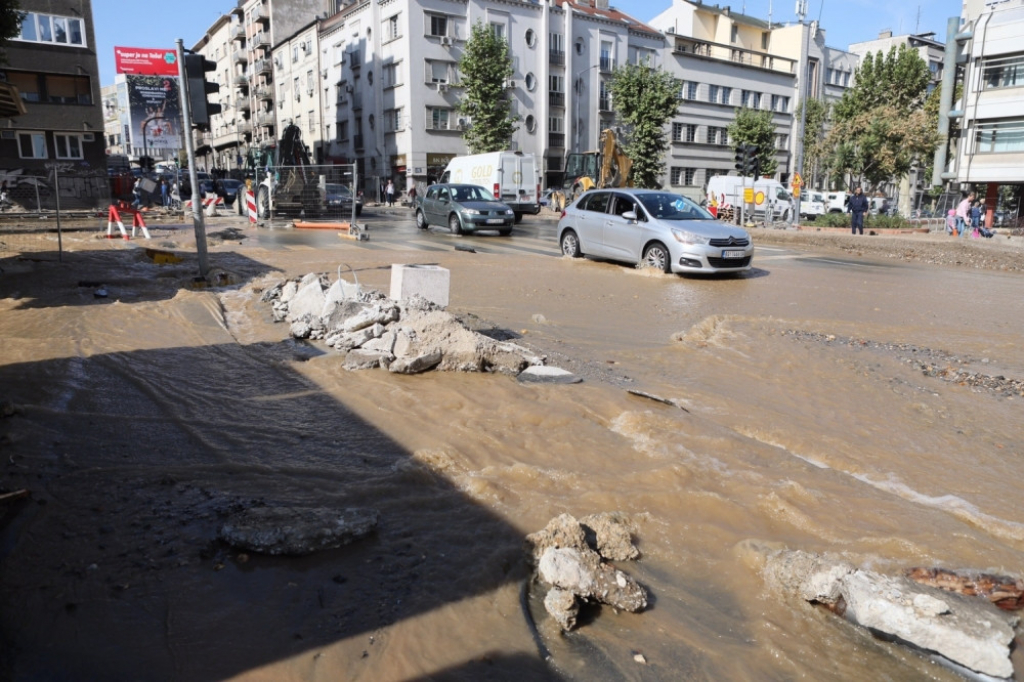 cev, vodovod, pucanje, Kraljica Marije