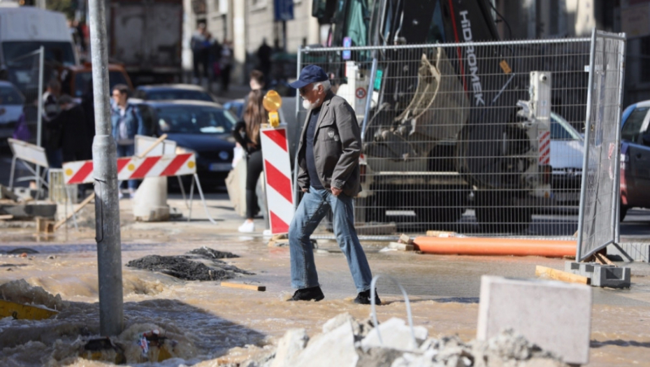 cev, vodovod, pucanje, Kraljica Marije