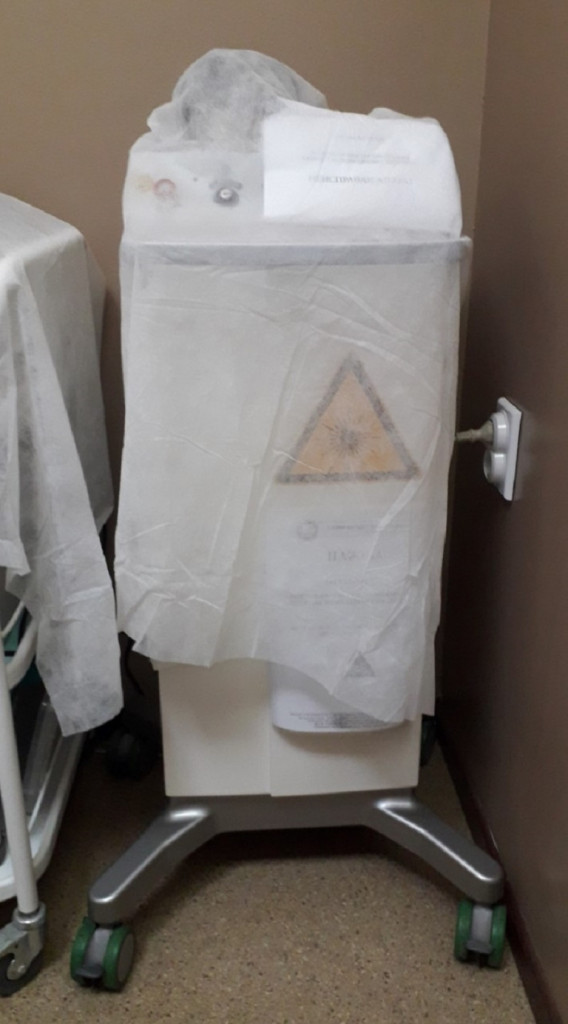 Pokvaren laser stoji u ćošku Kliničkog centra u Kragujevcu