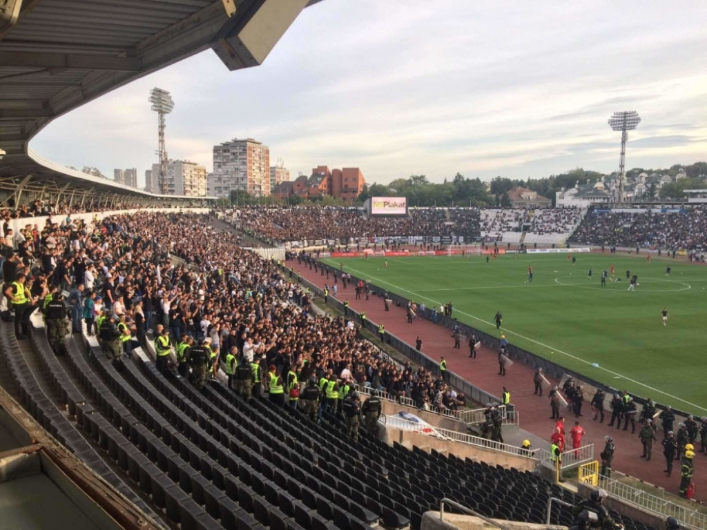 publika se skuplja pred početak