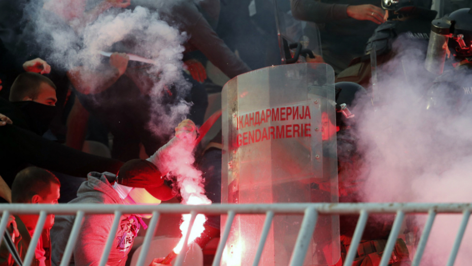 Tuča navijača i žandarmerije večiti derbi
