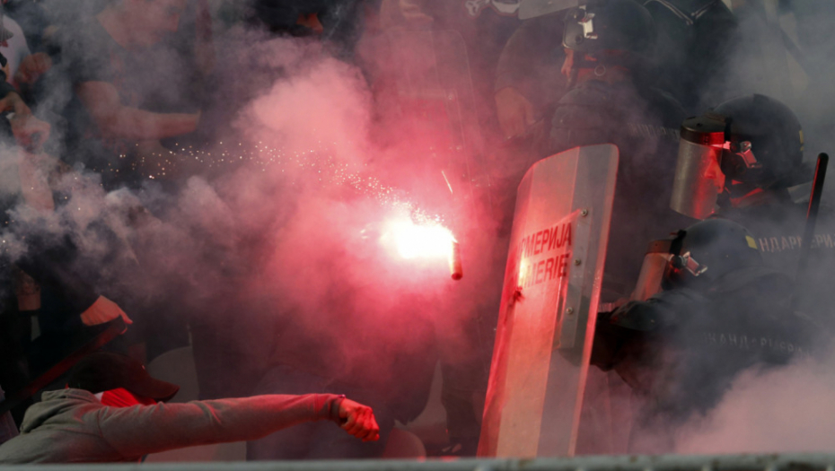 Tuča navijača i žandarmerije večiti derbi