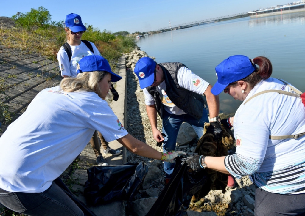 POZNATE LICNOSTI PODRZALE SVETSKI DAN CISCENJA