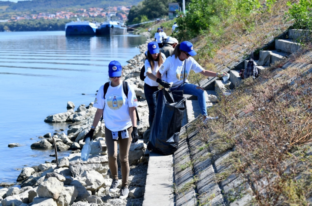 POZNATE LICNOSTI PODRZALE SVETSKI DAN CISCENJA