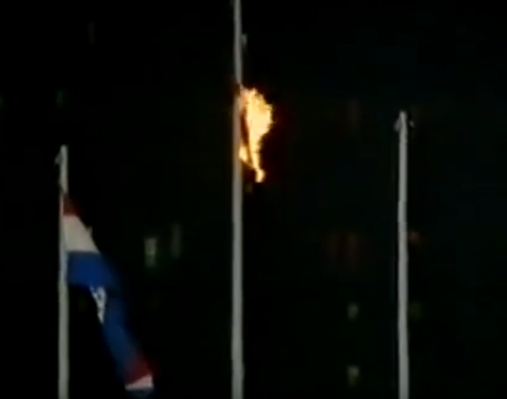 Paljenje zastave