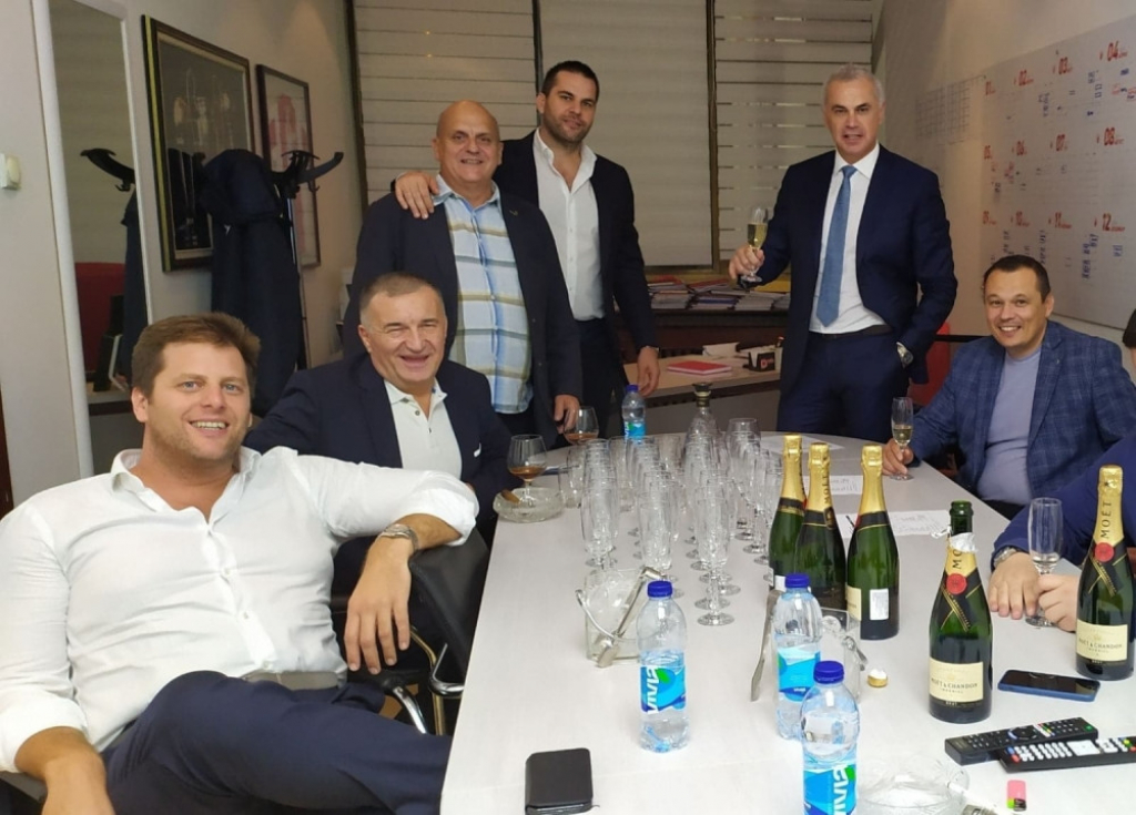 zdravica za sve zvezdaše i čitaoce Alo