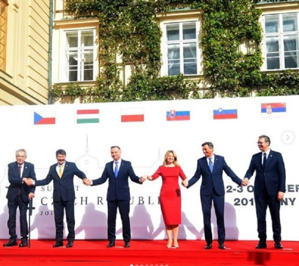 Aleksandar Vučić, Višegradska grupa,