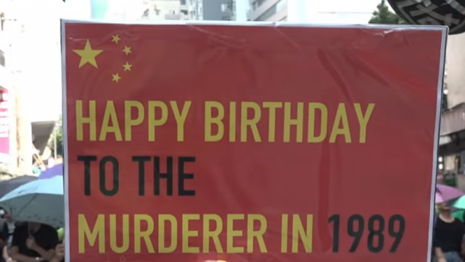 Poruka sa antikiniskog protesta u Hong Kongu