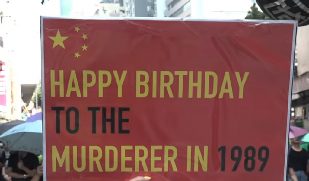 Poruka sa antikiniskog protesta u Hong Kongu