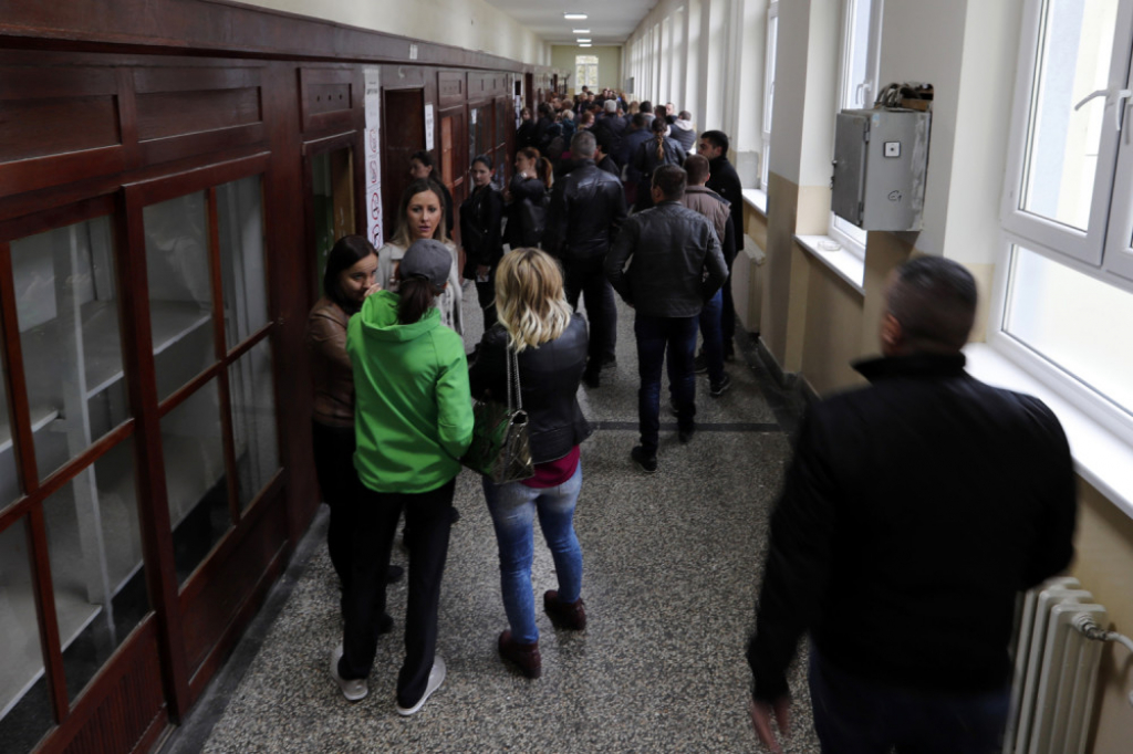 Srbi glasaju na Kosovu