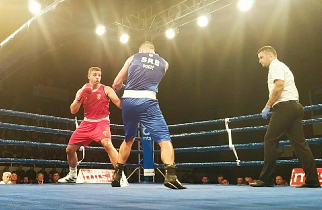 Bokseri Loznice i Naisus-a