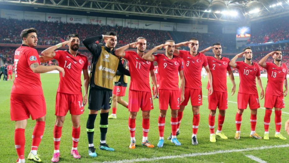 Turski fudbaleri proslava gola