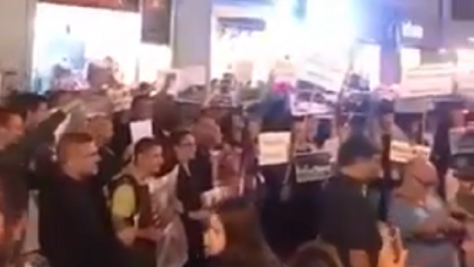 Protest ispred galerije &quot;Progres&quot;