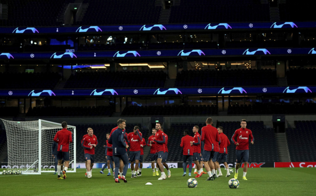 Trening Zvezde na stadionu Totenhema