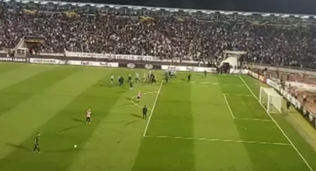 Navijači Partizana zvižde sudijama