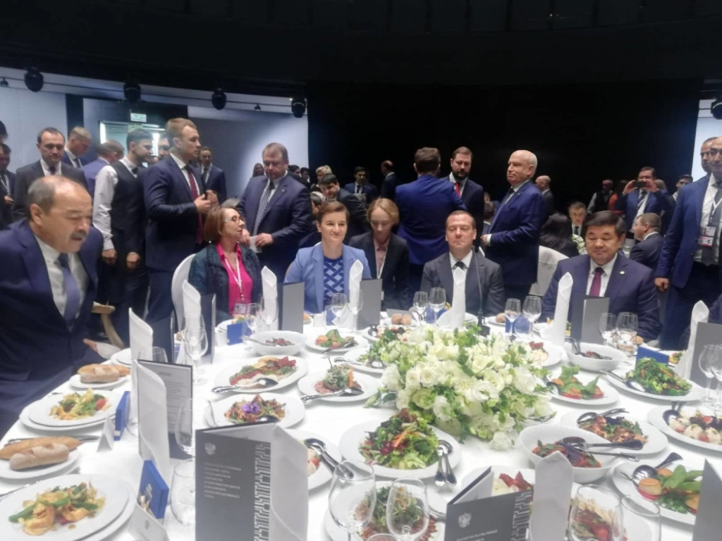 Ana Brnabić na ručku sa Medvedevim