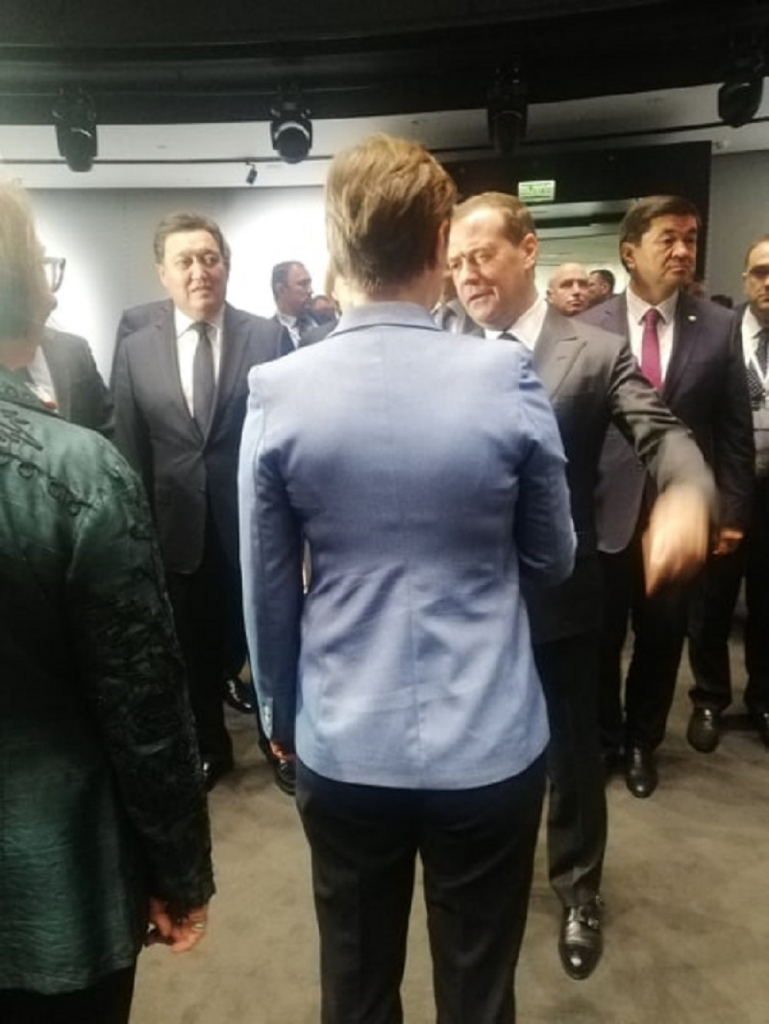 Ana Brnabić na ručku sa Medvedevim