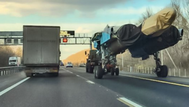 Su-34 na autoputu u Rusiji