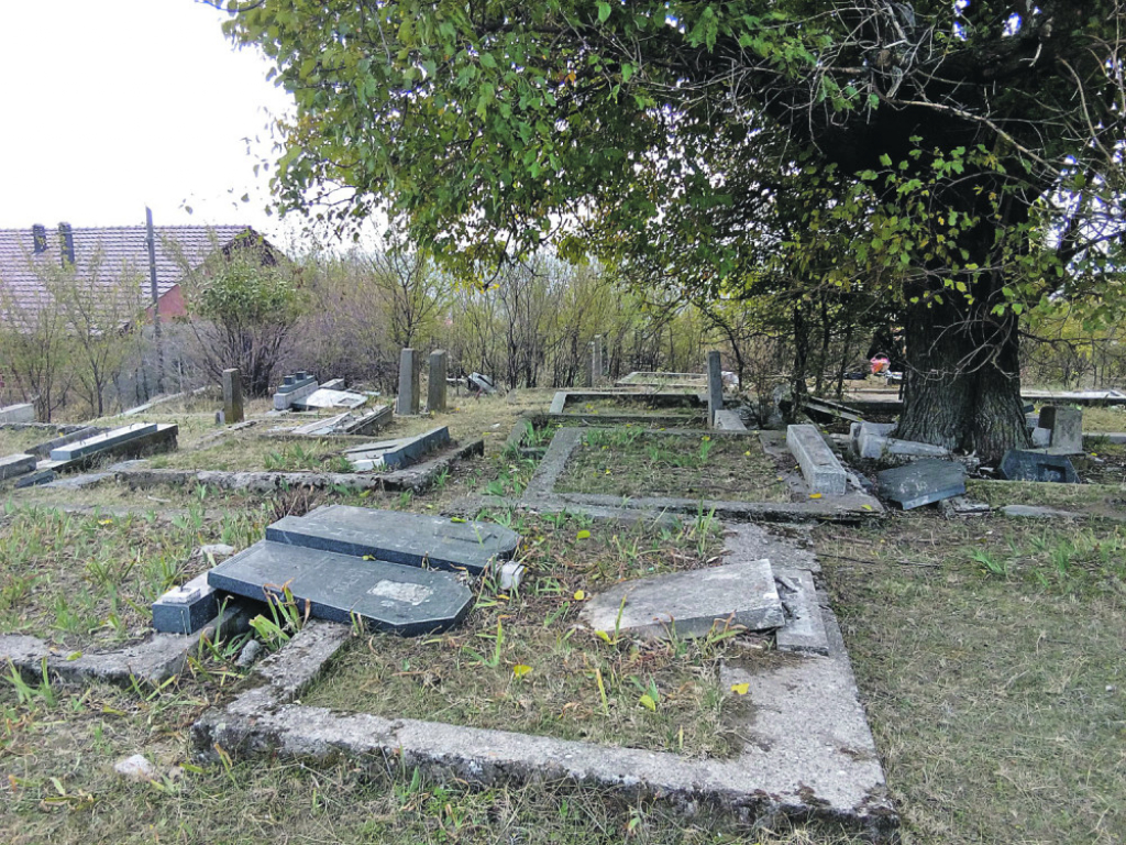Pravoslavno groblje u Orahovcu
