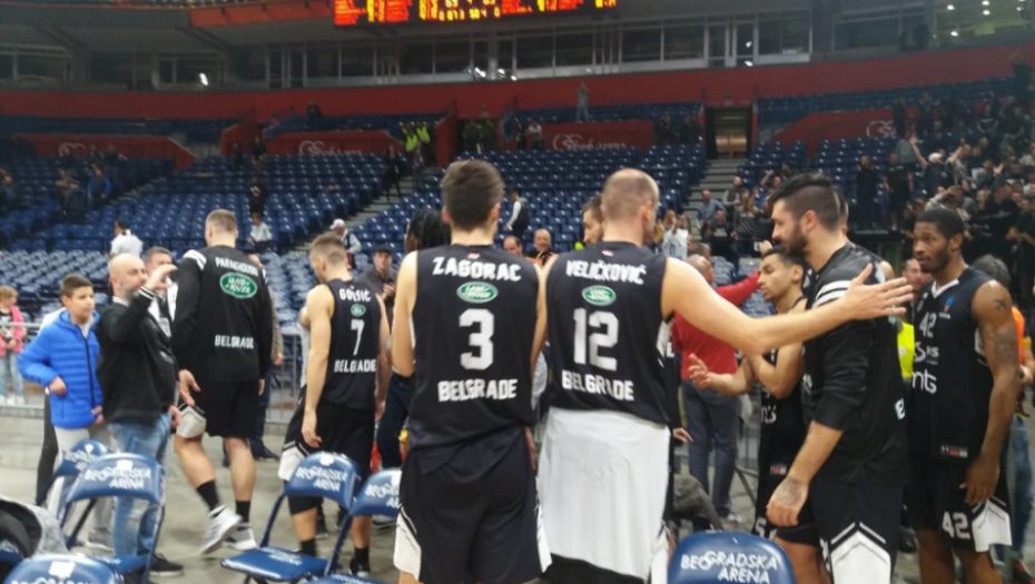 košarkaši Partizana nakon meča 
