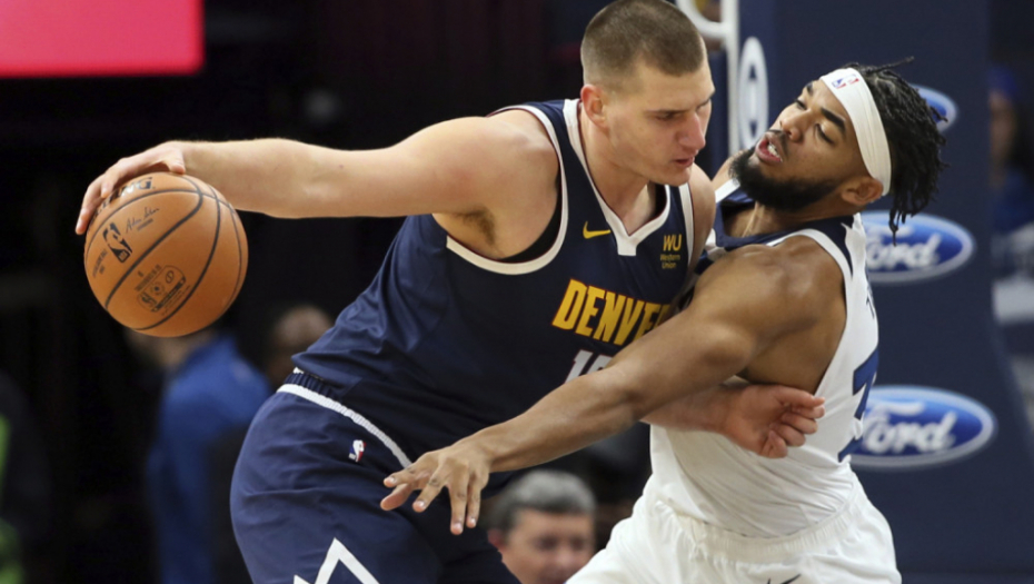 Nikola Jokić i Karl Entoni Tauns