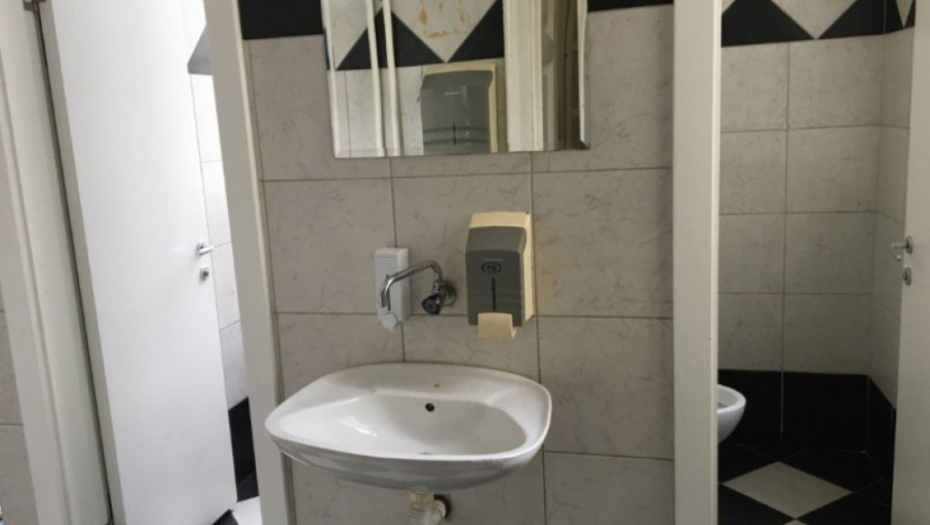 Toalet 13. Gimnazije