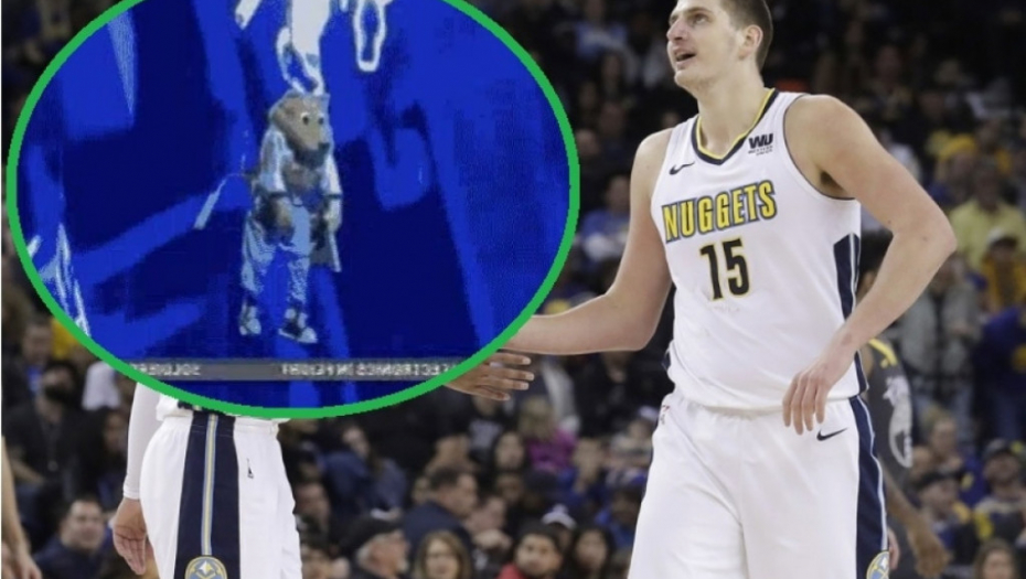 Nikola Jokić i maskota