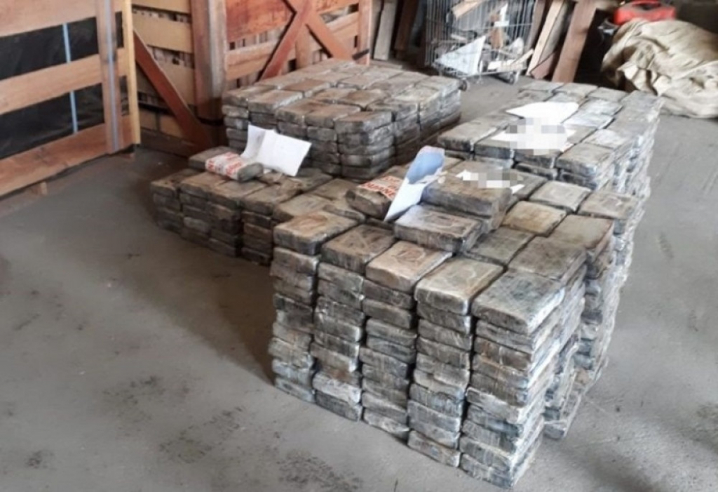 Droga j ebila skrivena u dnu prikolice, među drugom robom