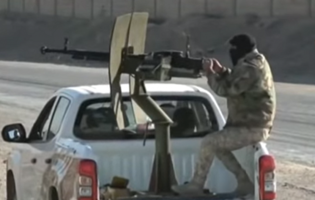 Kurdski borac u Ajn Isi