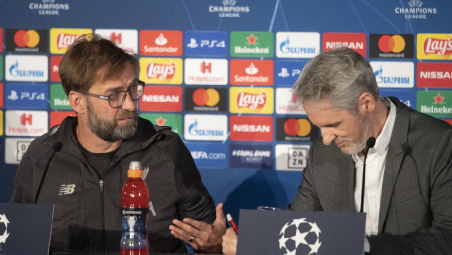 Klop i prevodilac na konferenciji