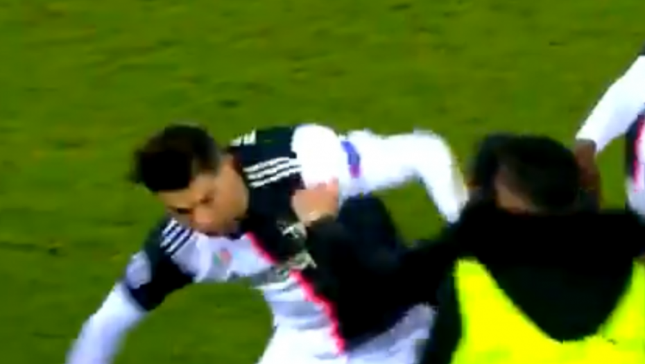 Navijač atakuje na Kristijana Ronalda