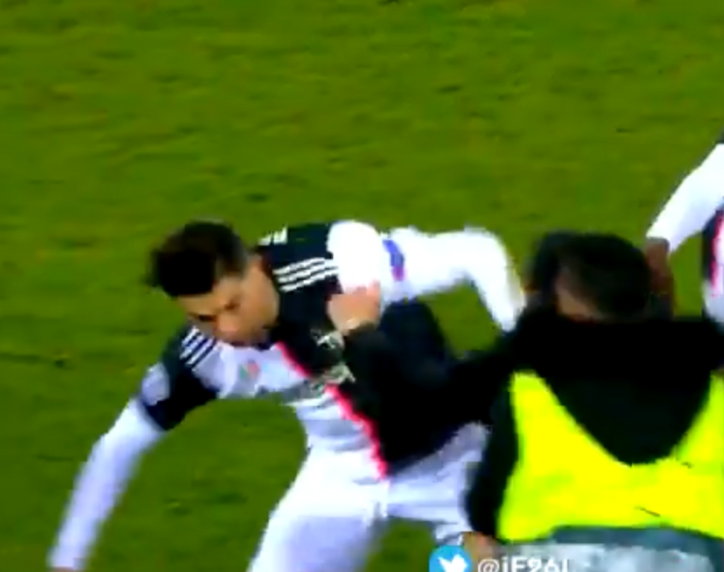 Navijač atakuje na Kristijana Ronalda