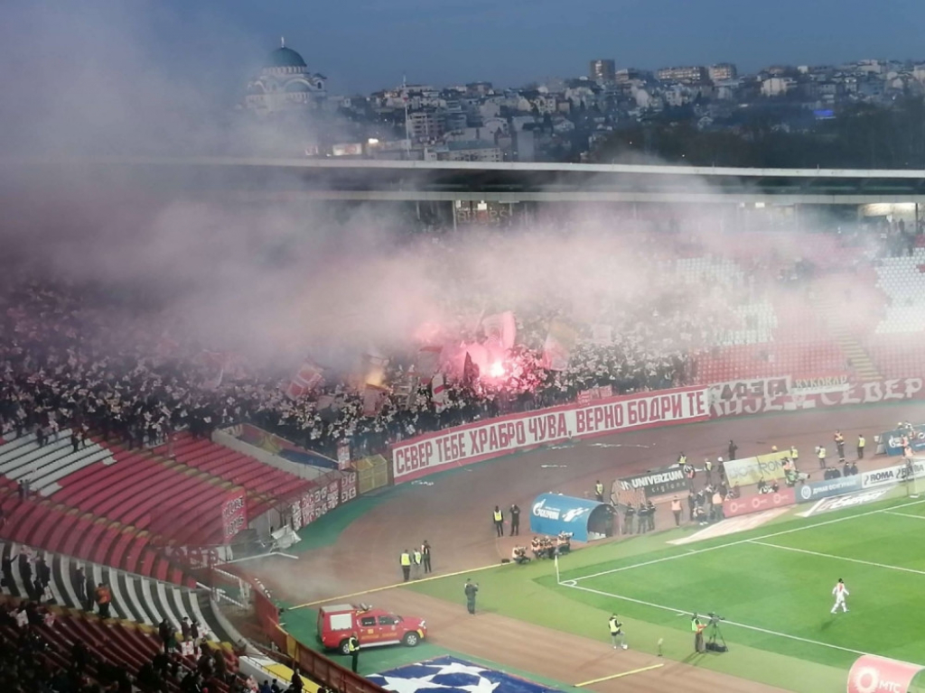 Navijači Crvene zvezde na stadionu 