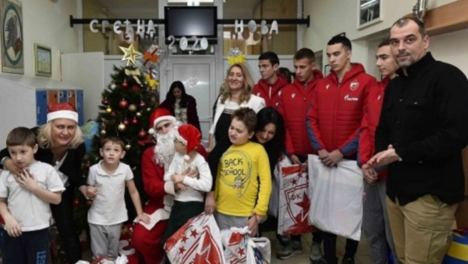 Zvezda obradovala mališane iz „Anton Skale“