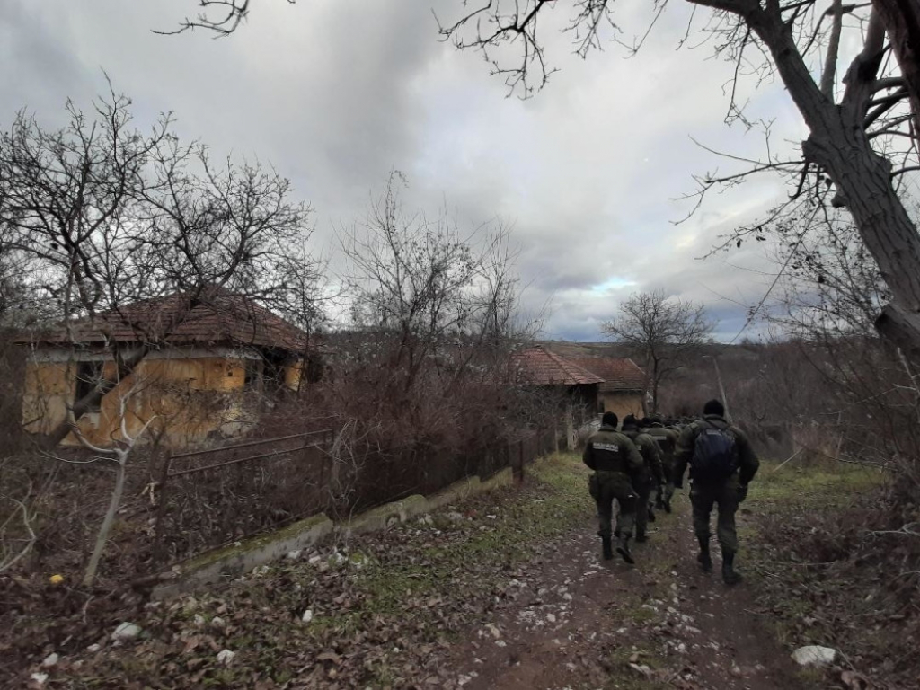 Monika, Malčanski berberin, potraga