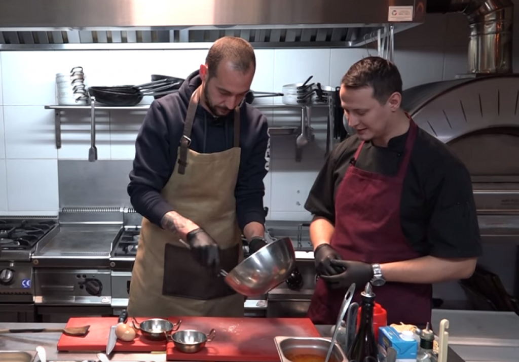 Milan Borjan u kuhinji 