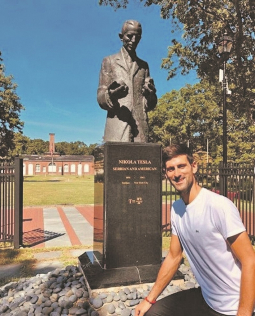 Novak Đoković ispred spomenika Nikoli Tesli