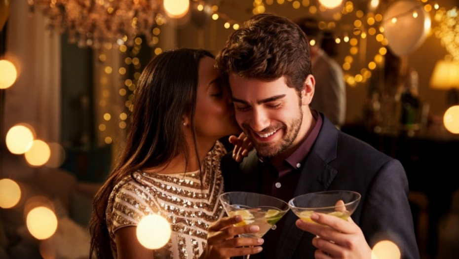 nova godina, doček nove godine, poljubac, ljubljenje