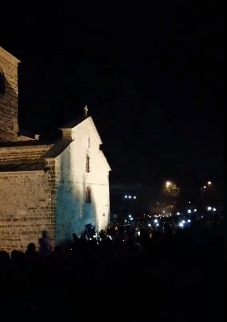 Đurđevi stupovi, demonstracije vernika